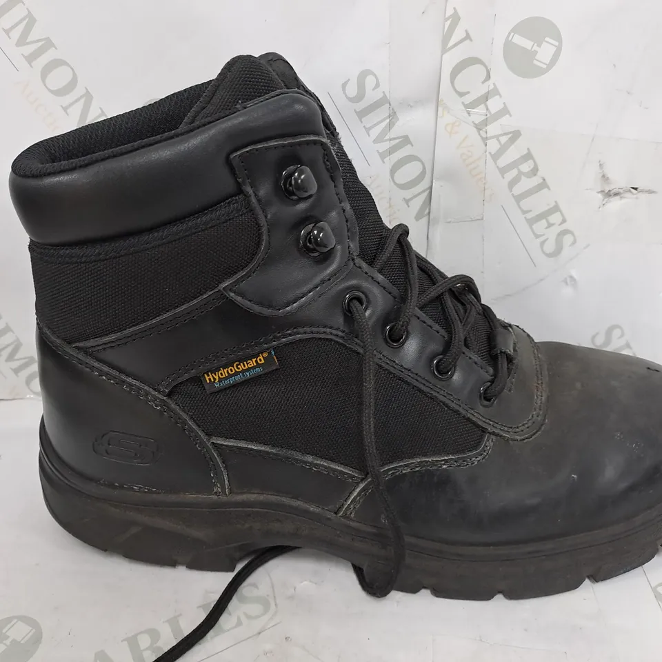 PAIR OF SKETCHERS WATERPROOF BOOTS IN BLACK SIZE 9