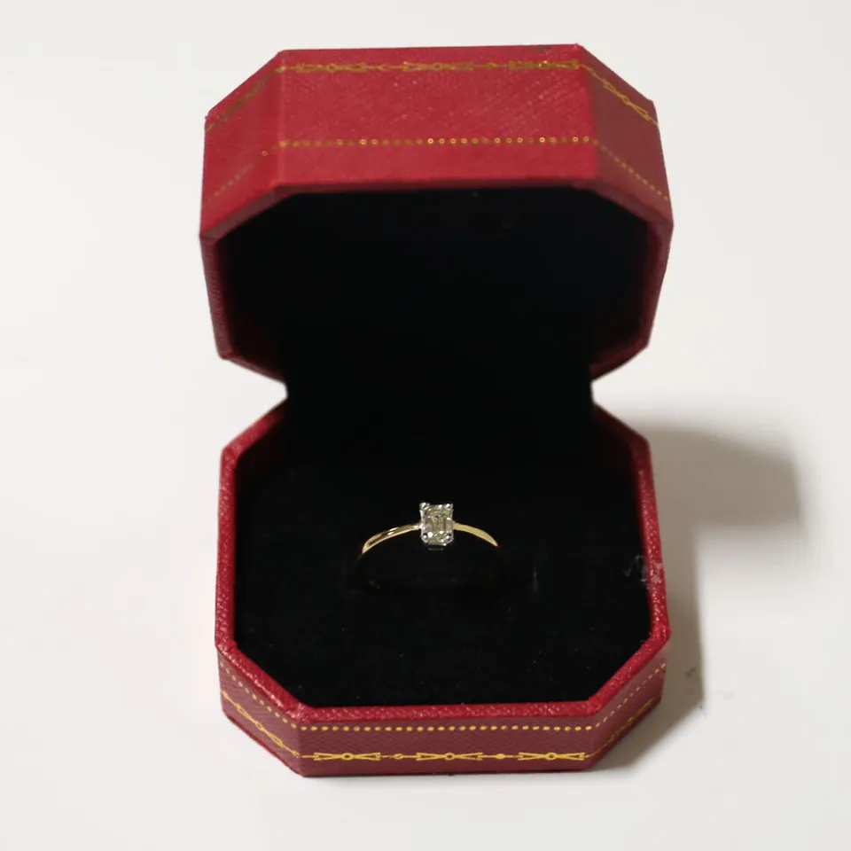 18CT GOLD SOLITAIRE RING SET WITH A NATURAL EMERALD CUT DIAMOND