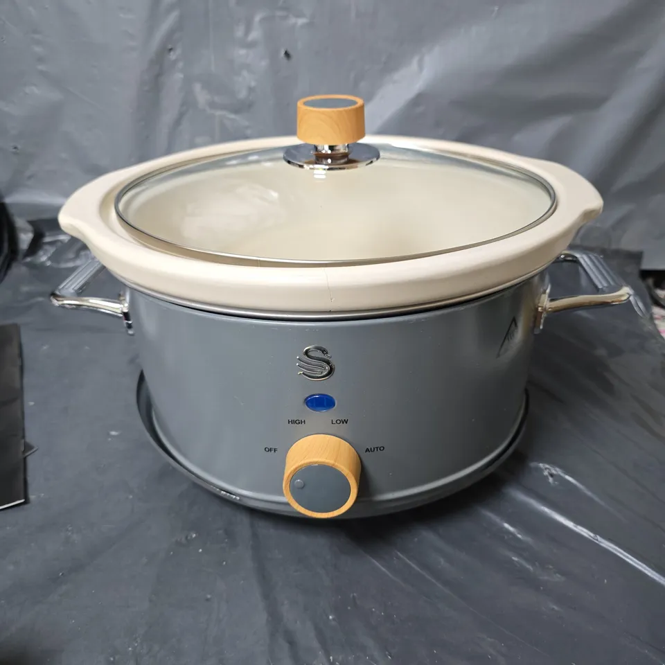 SWAN RETRO 3.5 LITRE SLOW COOKER