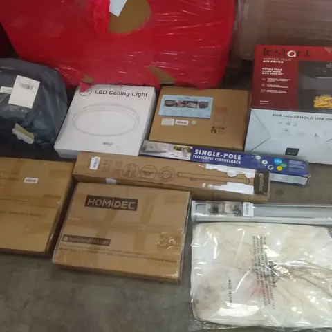 PALLET OF ASSORTED ITEMS INCLUDING INSTANT VORTEX PLUS AIR FRYER, LED CEILING LIGHT, MERRIMEN BUBBLE WRAP ROLL, HOMIDEC SIDE TABLE, SINGLE POLE TELESCOPIC CLOTHES RACK, MULITIFUN PROJECTOR SCREEN