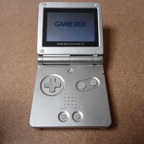 NINTENDO GAME BOY ADVANCE SP (SILVER)