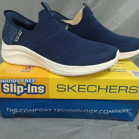 BOXED PAIR OF SKECHERS 3.0 SLIP-IN TRAINERS IN NAVY SIZE 7
