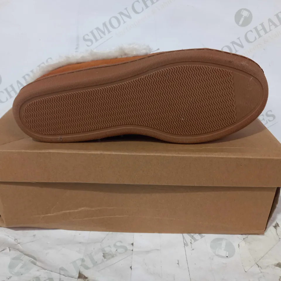 BOXED PAIR OF JO & JOE FAUR FUR LINED LEATHER SLIP-ON SHOES IN COGNAC COLOUR UK SIZE 4