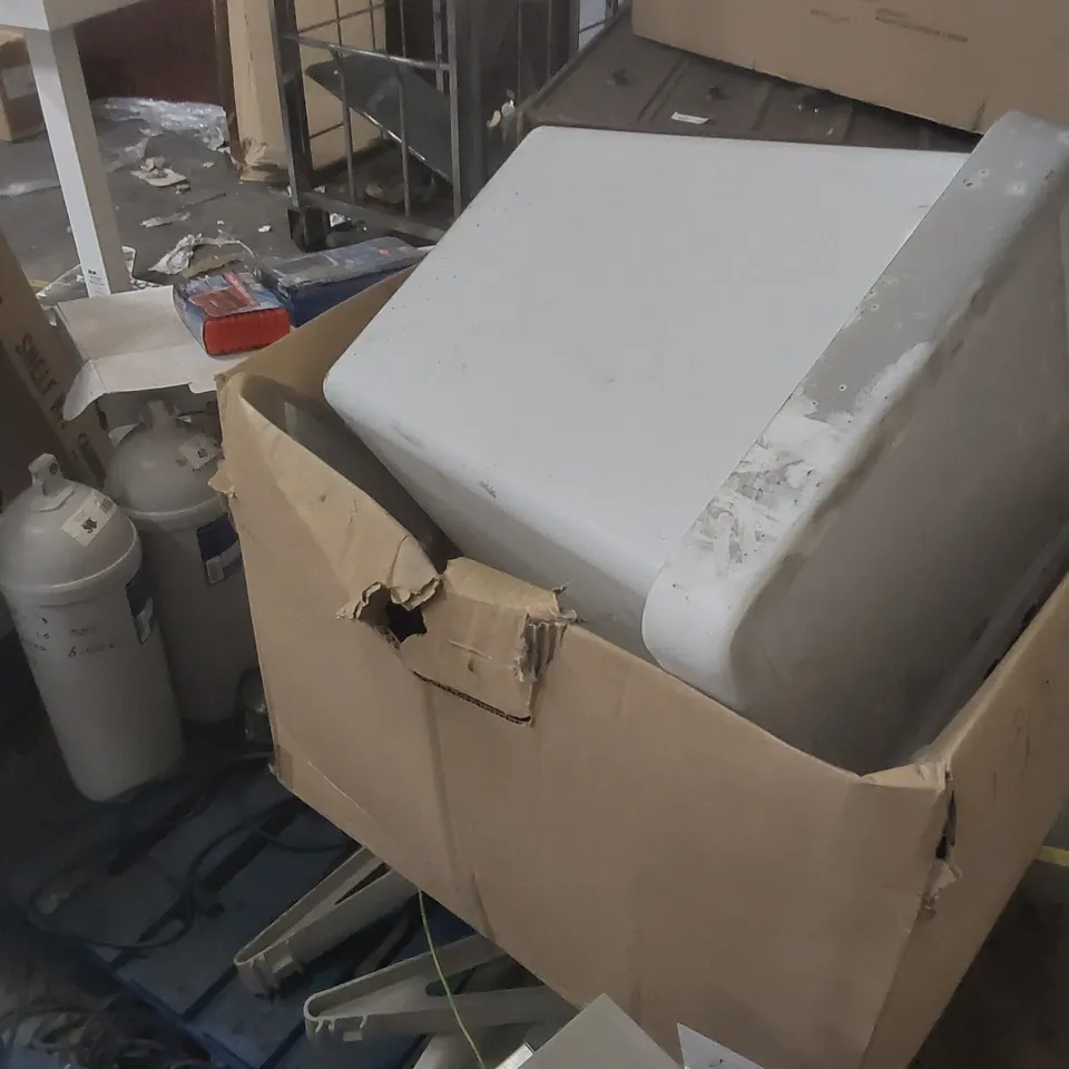 PALLET CONTAINING A LARGE QUANTITY OF ASSORTED ITEMS INCLUDING: WATER FILTER CARTRIDGES, RAPID SETTING CEMENT, SHOWER MIXER KIT ECT