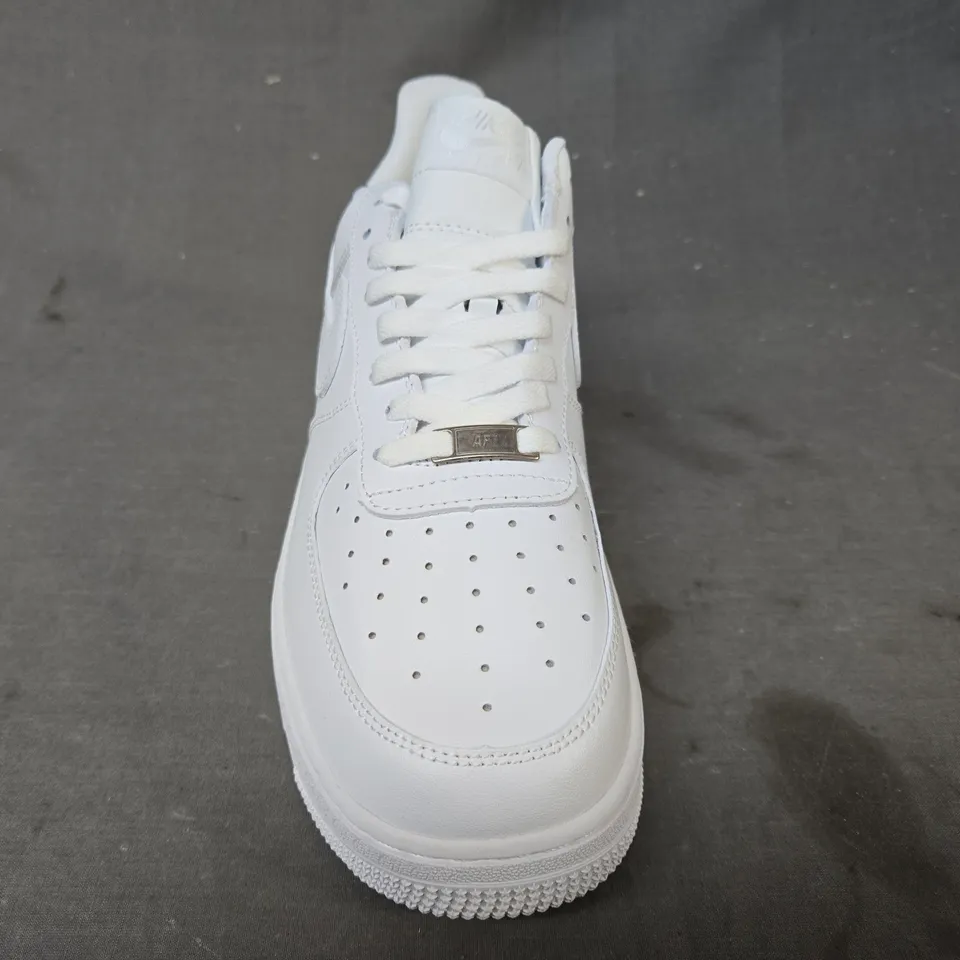 BOXED PAIR OF NIKE AIR FORCE 1 '07 SHOES IN WHITE UK SIZE 10