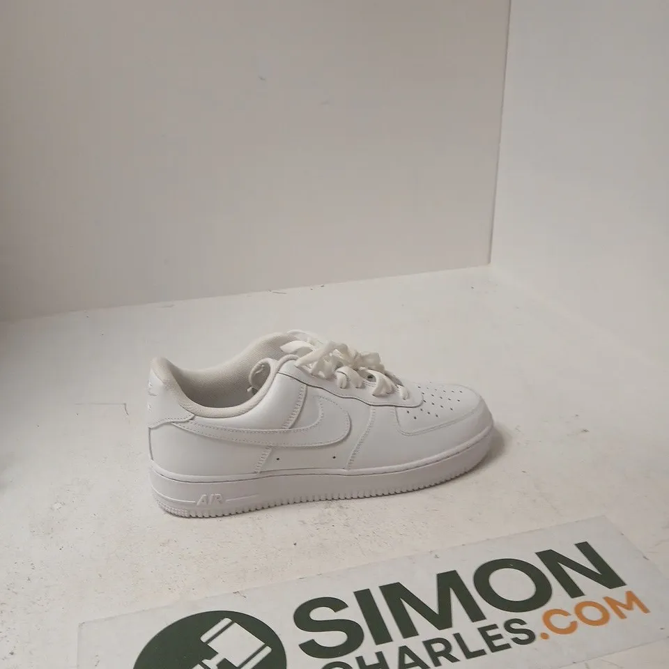NIKE AIR FORCE 1 LOW WHITE SNEAKERS - UK 10.5