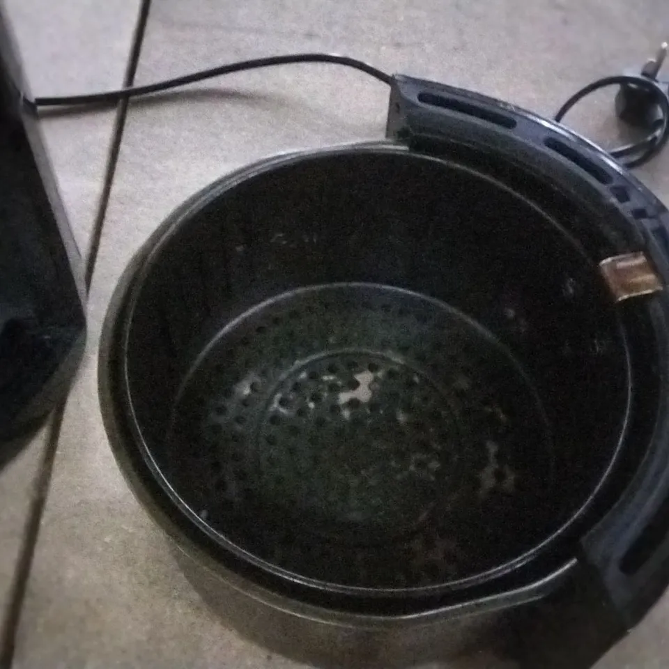 BOXED 5 L FAMILY DIGITAL TOUCHSCREEN AIR FRYER 