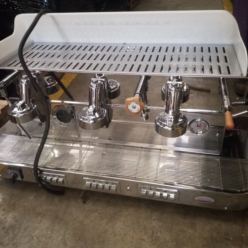 ELEKTRA BARLUME 3-GROUP COFFEE MACHINE