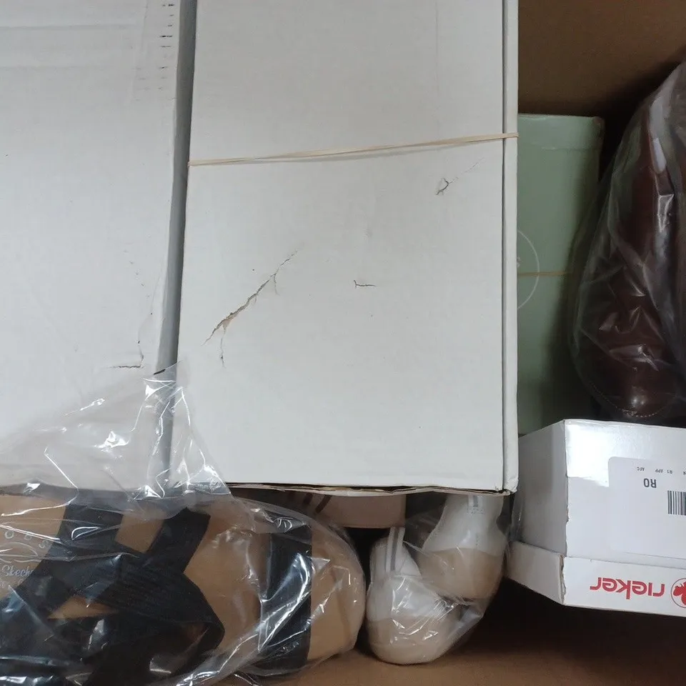 BOX OF APPROXIMATELY 10 ASSORTED PAIRS OF SHOES IN VARIOUS STYLES, SIZES, AND COLOURS