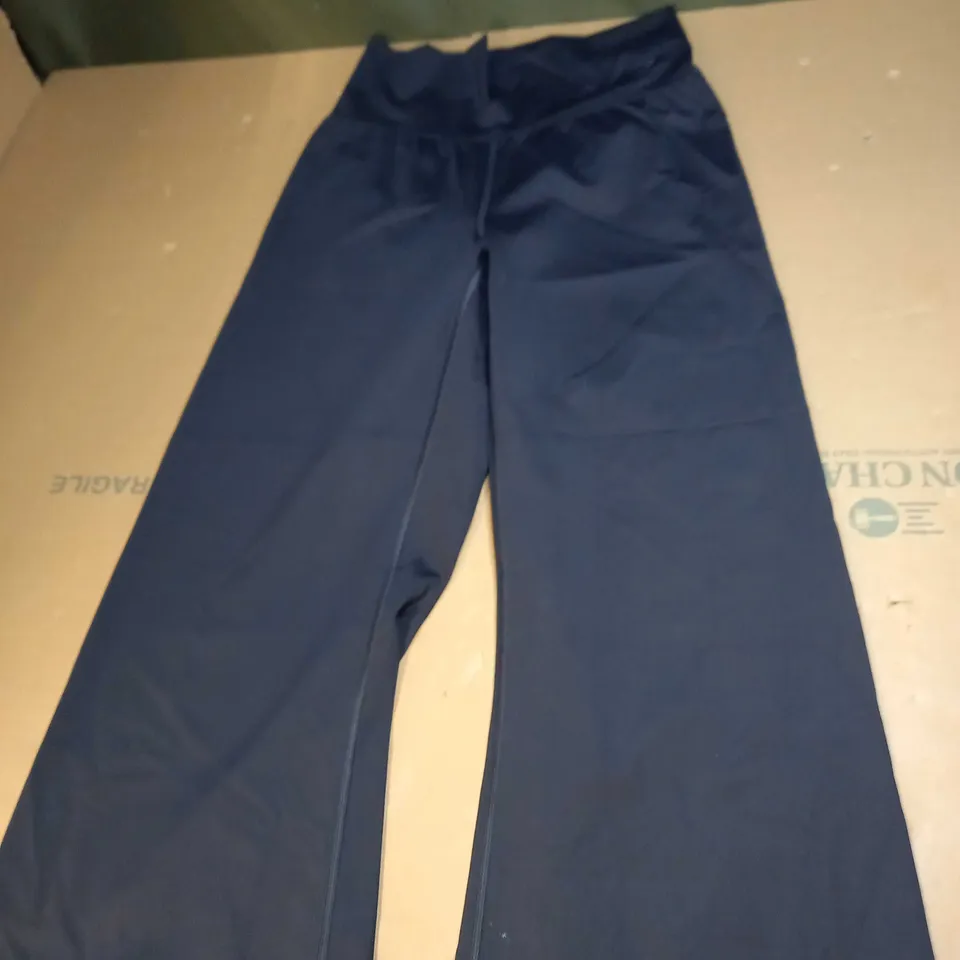WOMENS FLARED GYMSHARK PANTS SIZE UNSPECIFIED
