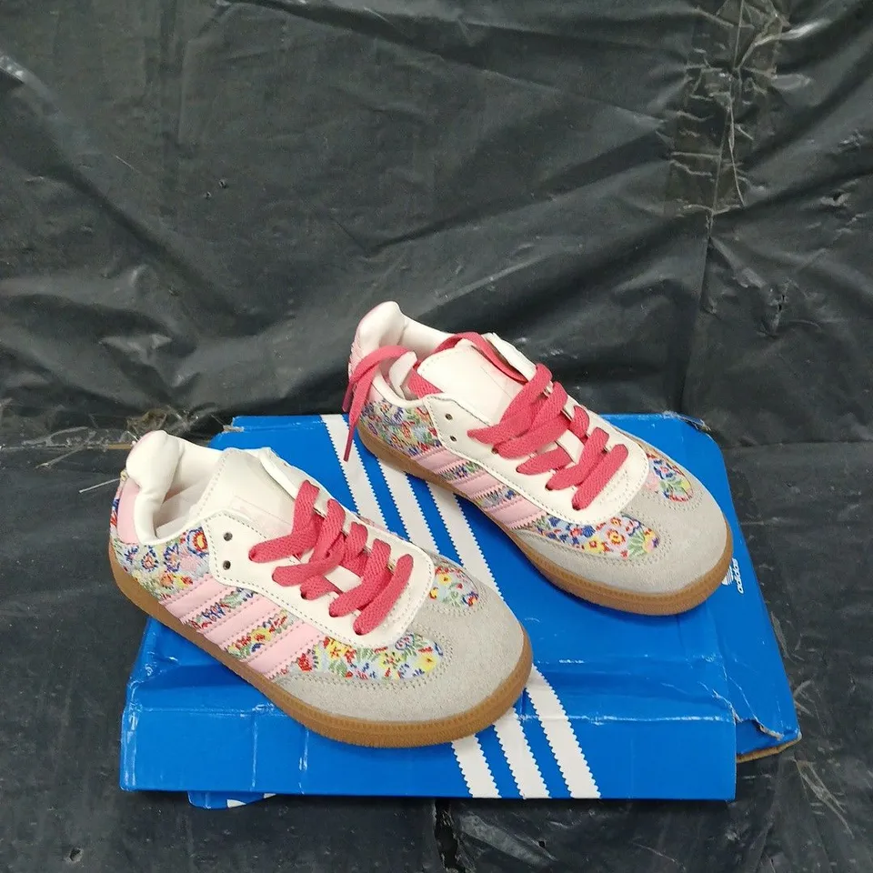 BOXED PAIR OF ADIDAS SAMBA OG FLORAL UK 12.5