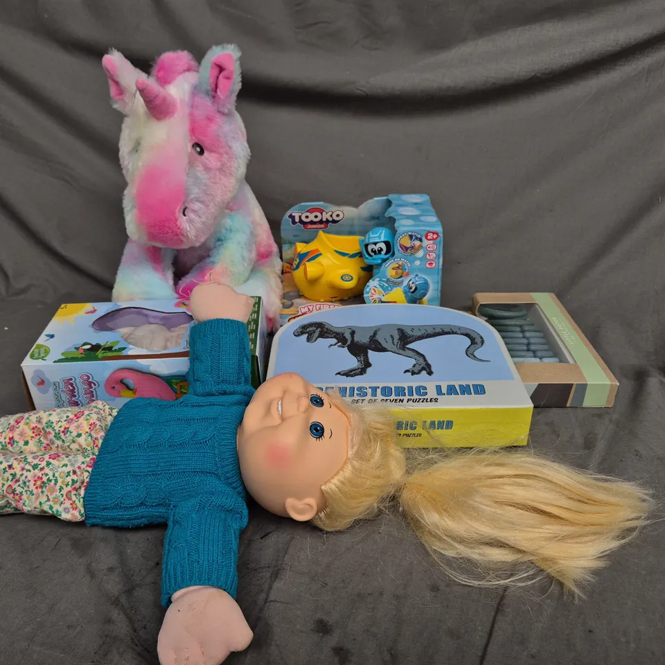LARGE BOX OF APPROXIMATELY 15 ASSORTED TOYS AND GAMES TO INCLUDE TEDDIES, JIGSAWS AND FOOTBALLS