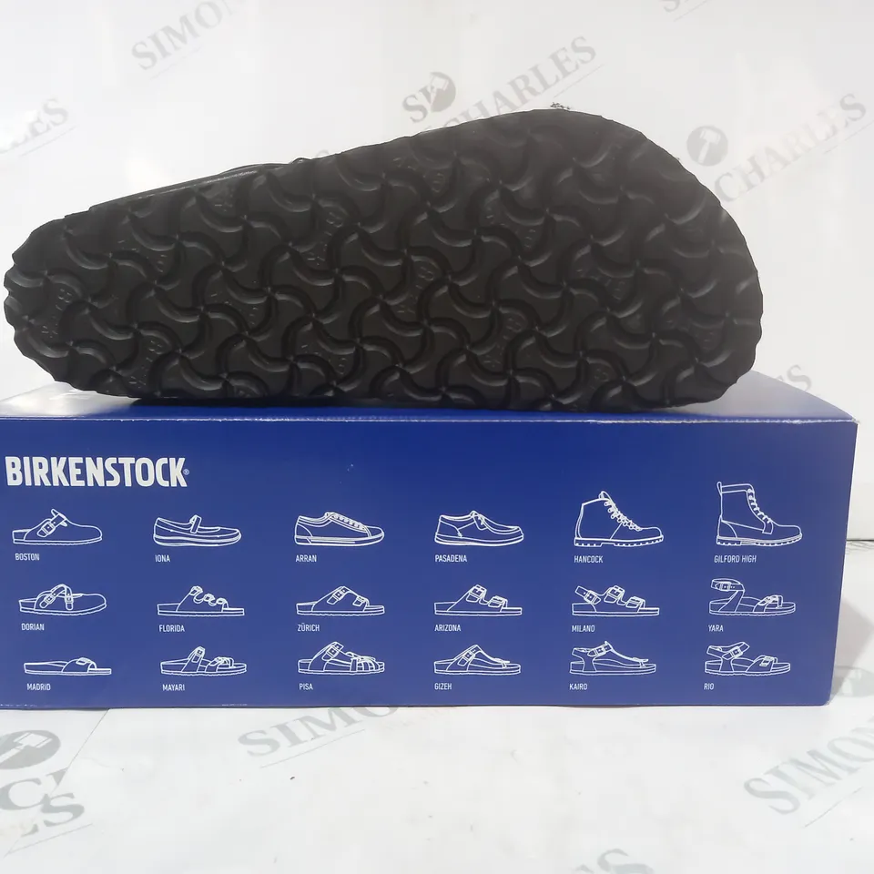 BOXED PAIR OF BIRKENSTOCK GIZEH BS T-POST SANDALS IN BLACK UK SIZE 5.5