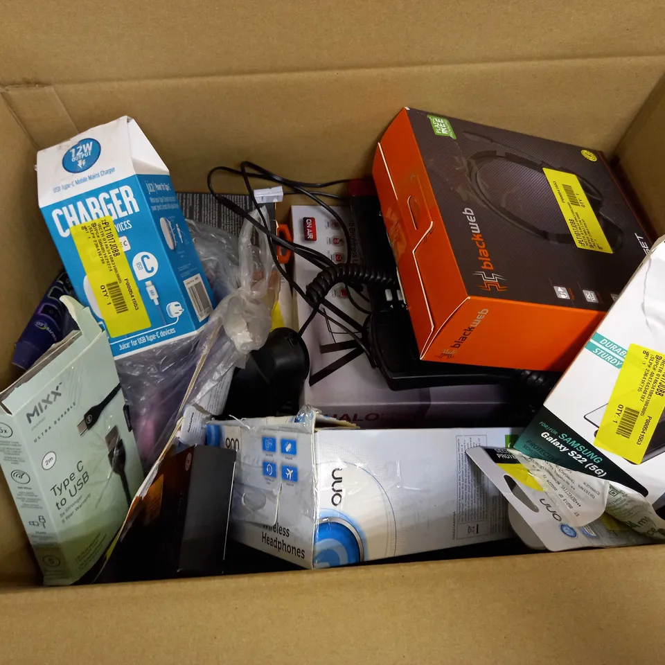 LOT OF APPROX. 20 ASSORTED ELECTRICALS INCLUDING CHARGERS, HEADPHONES, LED STRIPS