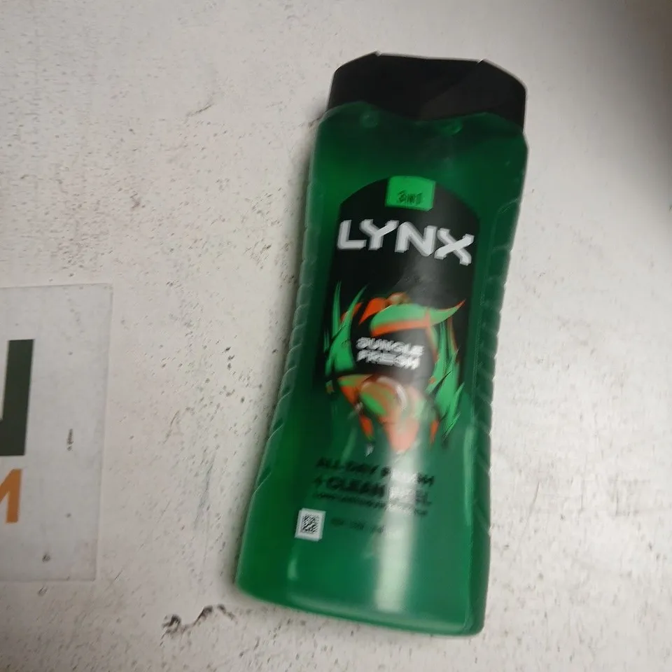 TOTE OF APPROXIMATELY 20 ASSORTED COSMETICS TO INCLUDE: LYNX SHOWER GEL