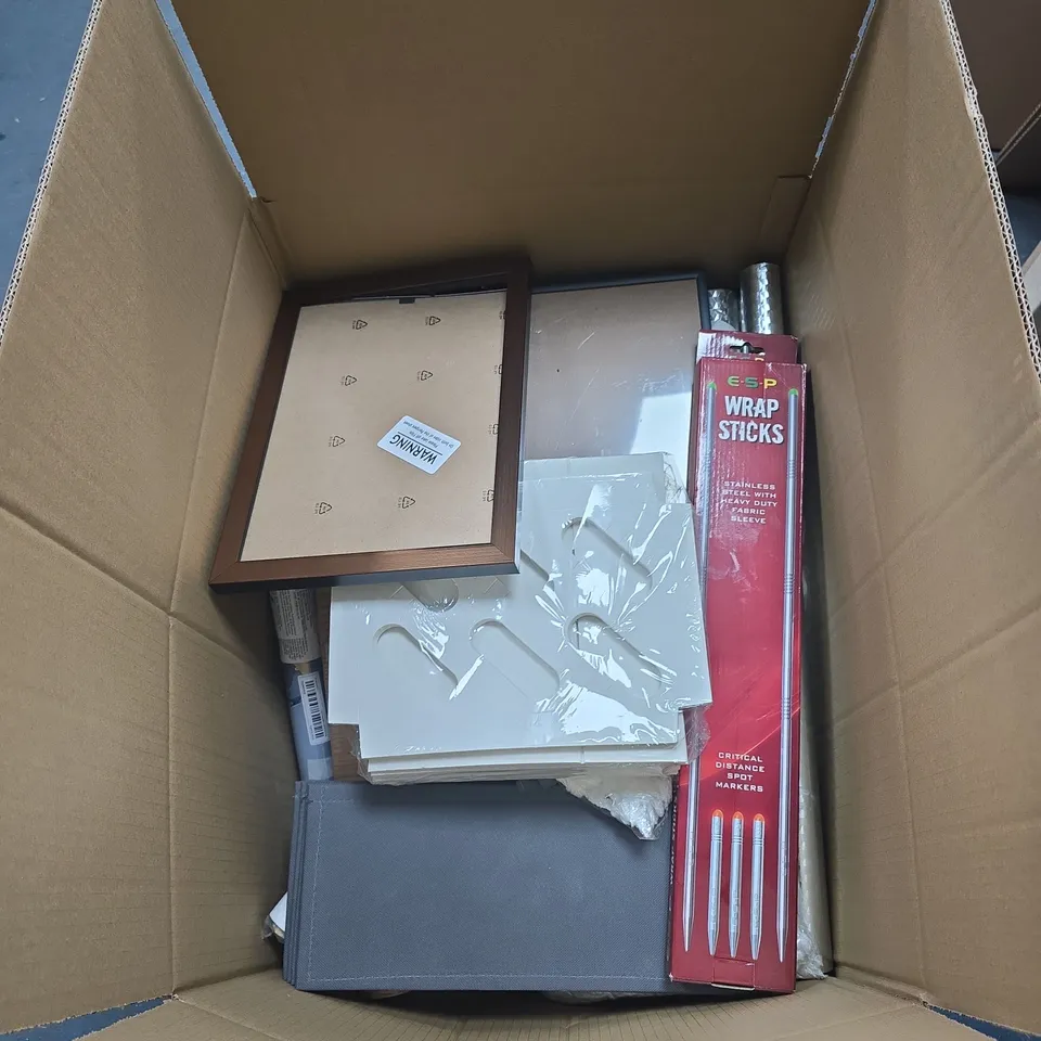 APPROXIMATELY 20 ASSORTED HOUSEHOLD ITEMS INCLUDING WRAP STICKS AND PHOTO FRAME 