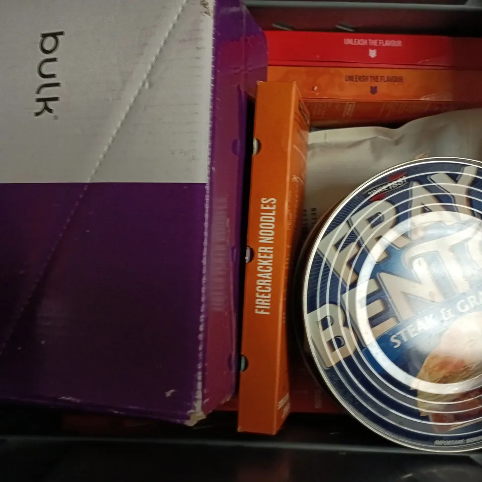 APPROXIMATELY 10 ASSORTED FOOD AND DRINK ITEMS TO INCLUDE LINDT LINDOR, HOTEL CHOCOLAT, ETC