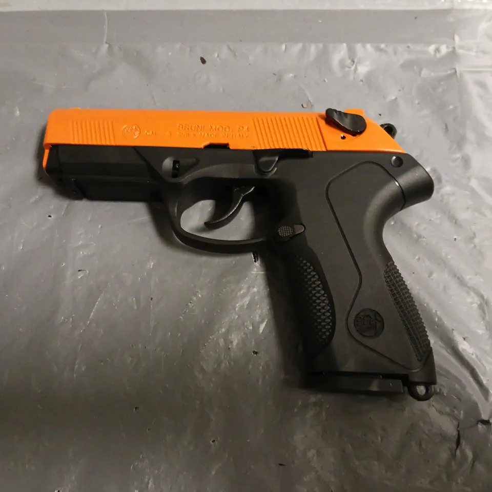 BRUNI P4 8MM BLANK FIRING PISTOL