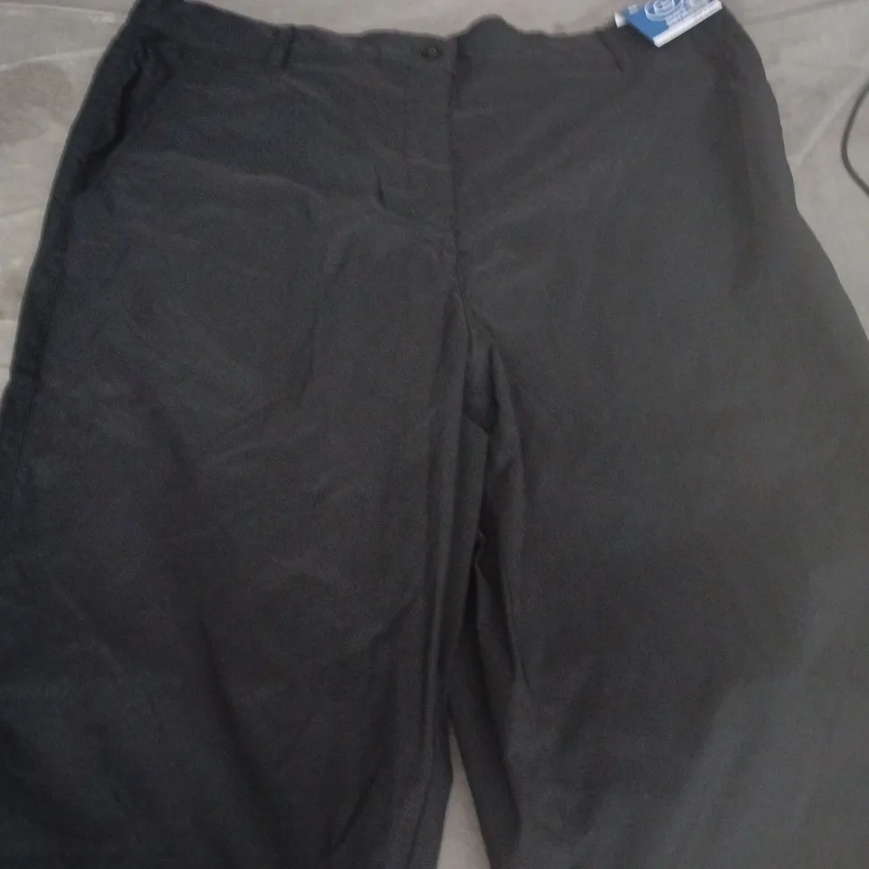 MOUNTAIN WAREHOUSE WOMEN'S TROUSERS - UK 18W X 22L, BLACK