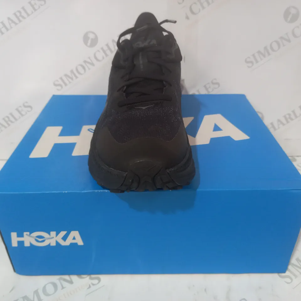 BOXED PAIR OF HOKA CHALLENGER ATR 7 GTX SHOES IN BLACK UK SIZE 6.5