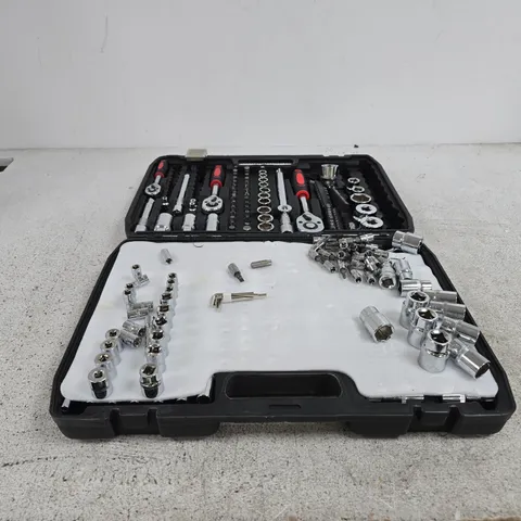 MULTI-PIECE SOCKET AND RATCHET TOOL SET IN CASE