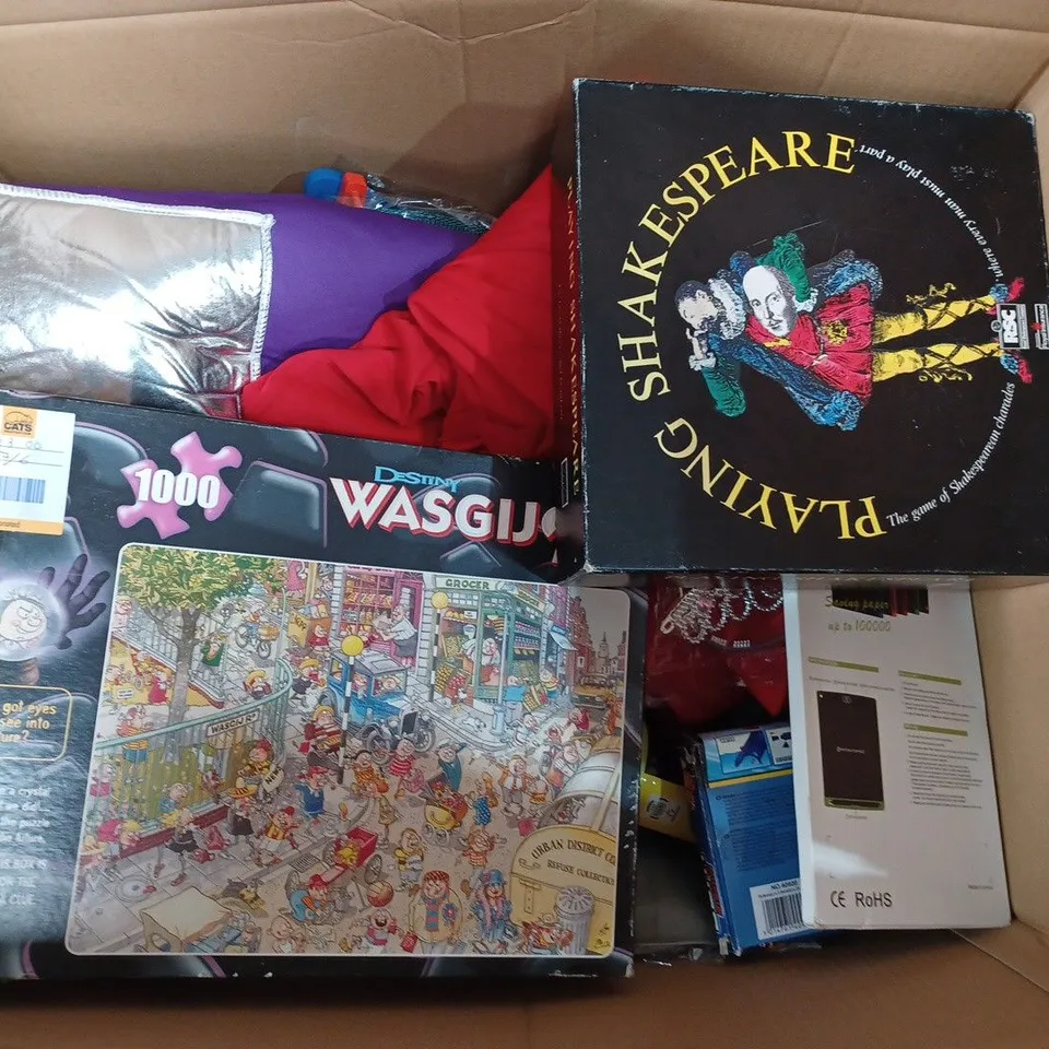 BOX OF APPROX 30 ASSORTED TOYS TO INCLUDE - DUNLOP PRO PADEL TENIS BALL - NUTT HEADS KIDS AGAINST MATURITY CARD GAME - SWAT MISSION SPUD GUN ECT 