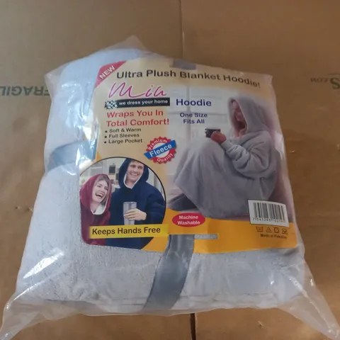 BAGGED ULTRA PLUSH BLANKET HOODIE