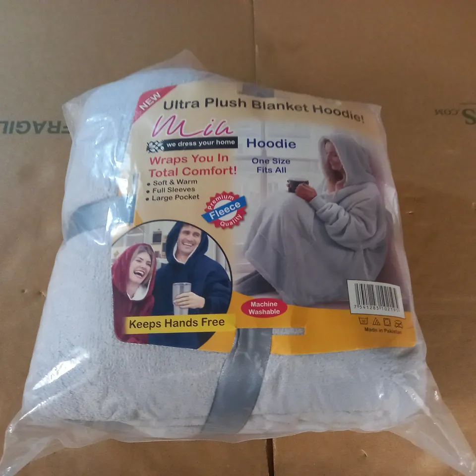 BAGGED ULTRA PLUSH BLANKET HOODIE 