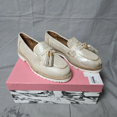 MODA IN PELLE FEADRINA SUEDE SHOES - CHAMPAGNE - SIZE 4