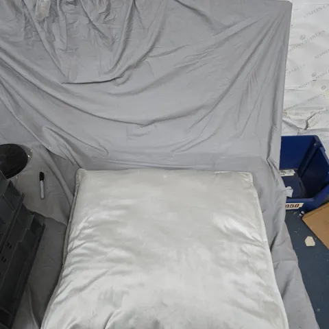 KELLY HOPPEN PREMIUM LARGE CUSHION 