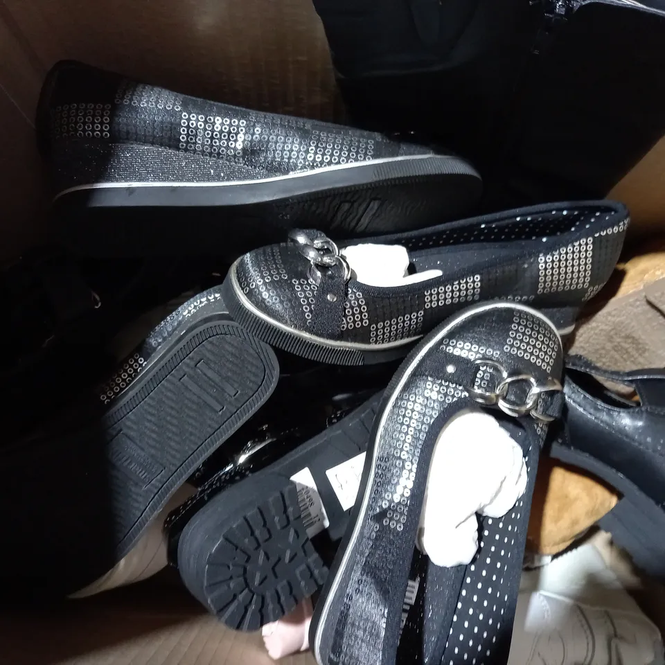 APPROXIMATELY 10 PAIRS OF ASSORTED KIDS SHOES IN VARIOUS STYLES AND SIZES