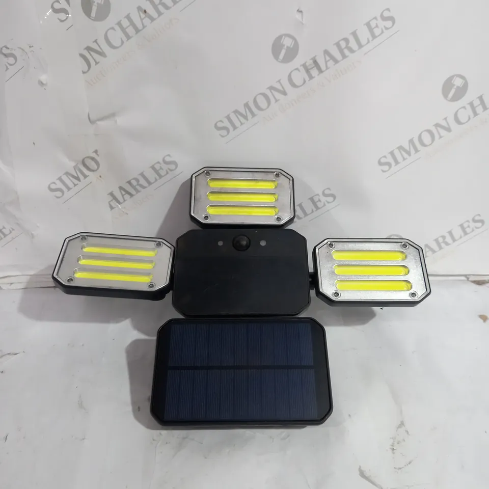 BELL & HOWELL 300 LUMENS BIONIC FLOODLIGHT