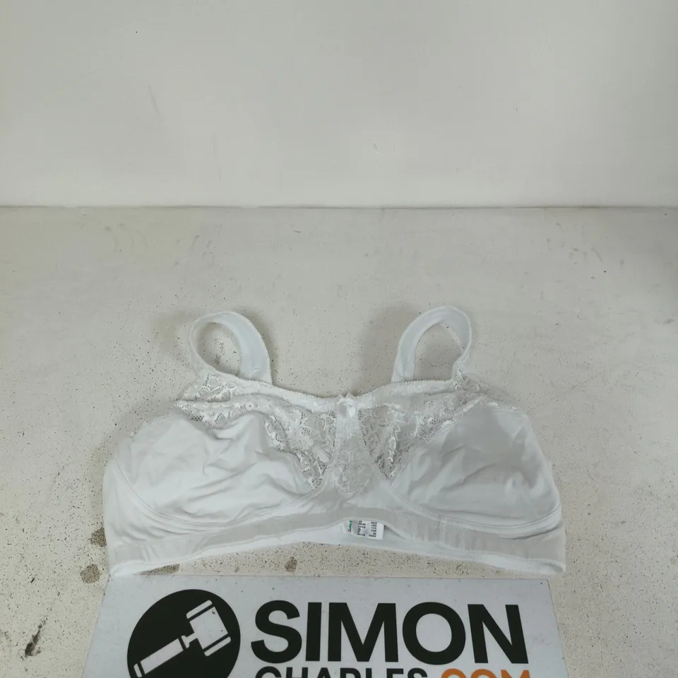 PETITE FLEUR WHITE LACE NON WIRED BRA – UK 46DD (EU 105)