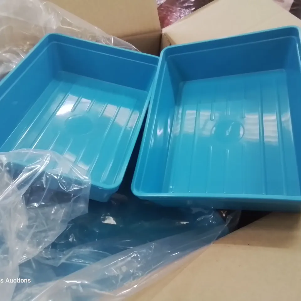 PALLET CONTAINING APPROXIMATELY 30 CASES EACH CONTAINING 80 PLASTIC INSTRUMENT TRAYS 200 × 150 × 51mm
