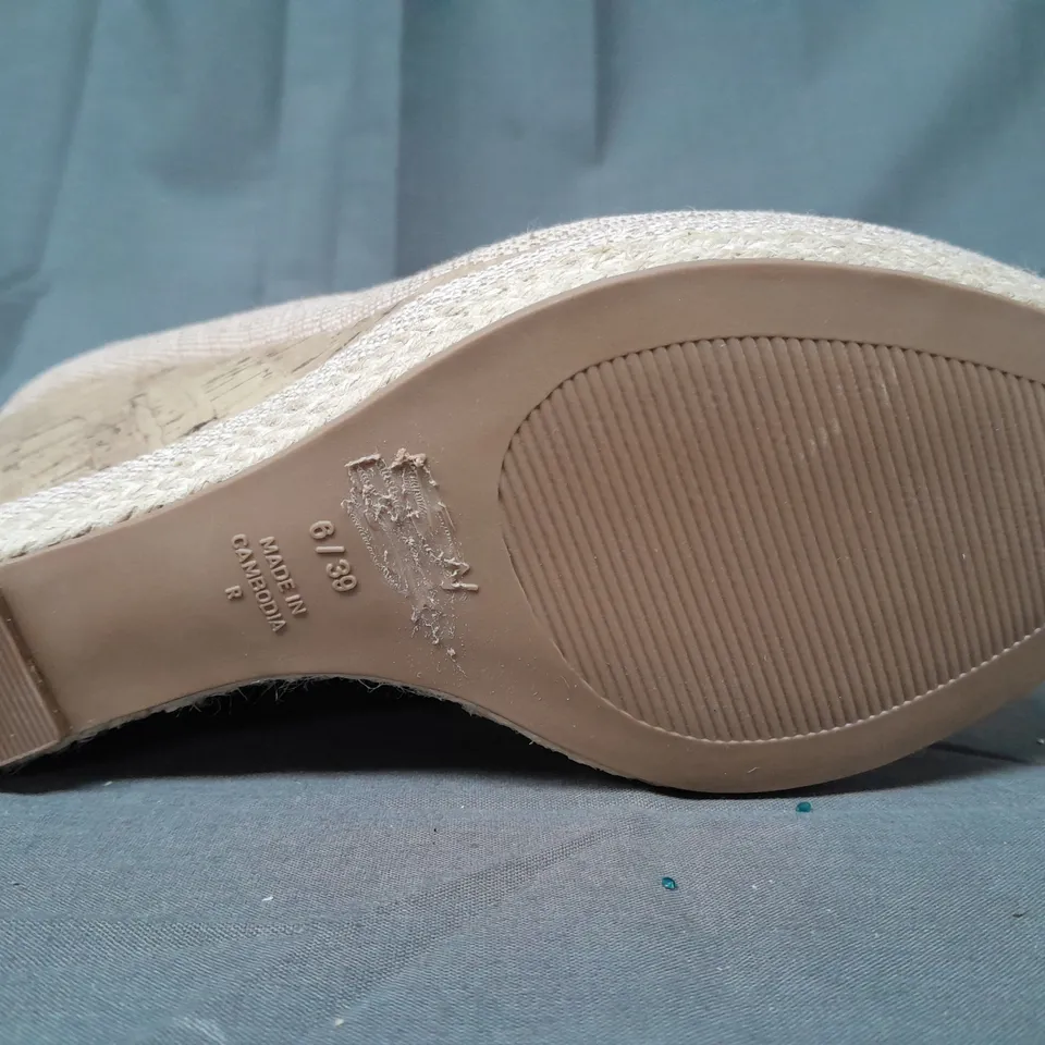 BOX OF APPROXIMATELY 5 PAIRS OF DESIGNER WEDGE SHOES IN BEIGE - VARIOUS SIZES