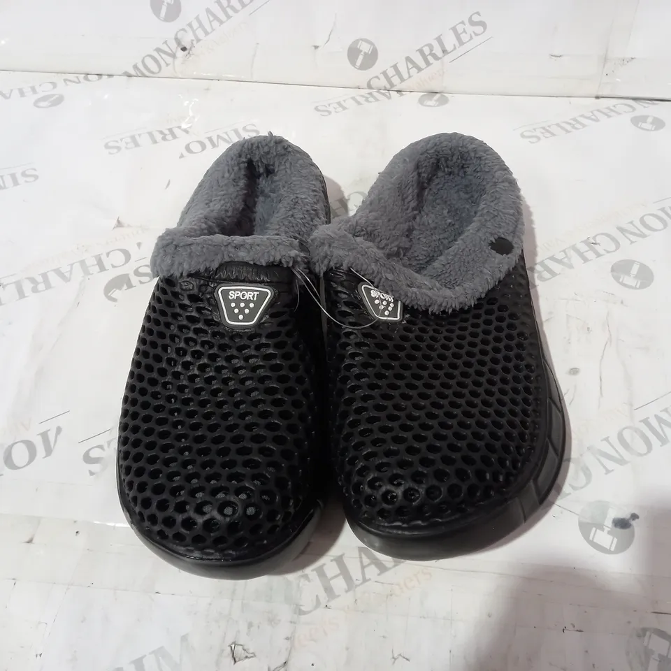 BLACK LEATHER FLUFFY LINING SLIPPERS SIZE 41