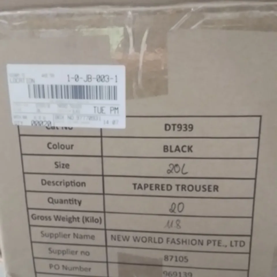 BOXED BRAND NEW APPROXIMATELY 20 CAPSULE TAPERED TROUSERS BLACK SIZE 20L