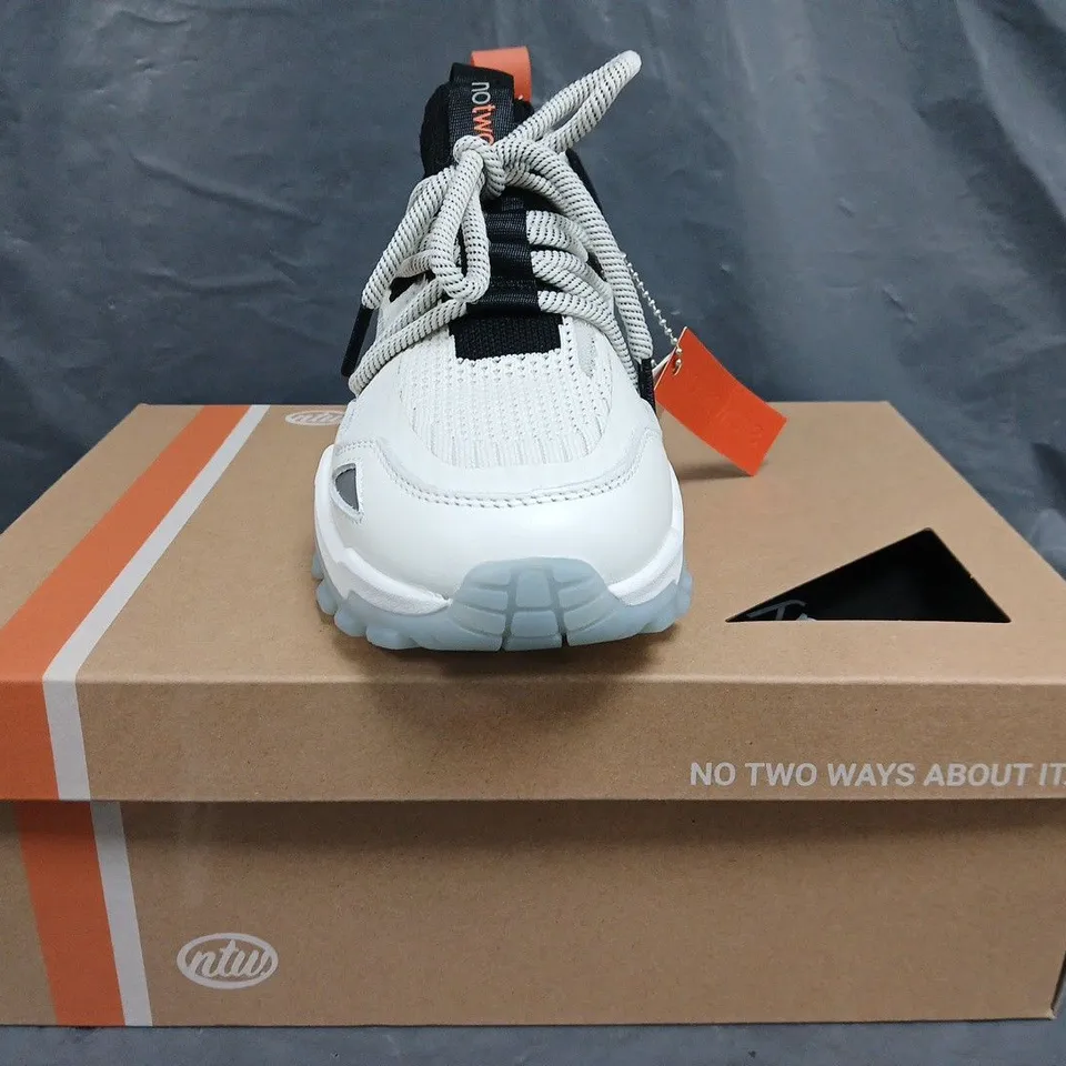 BOXED PAIR OF NO TOW WAYS TRAINERS IN WHITE/SAIL/BLACK SIZE UK 6