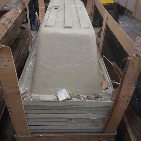 PALLET CONTAINING APPROXIMATELY 9x BATH TUBS