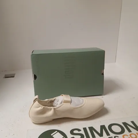 FITFLOP BALLERINA MARY JANE – ANTIQUE WHITE, UK 8 (US 10, EU 42)