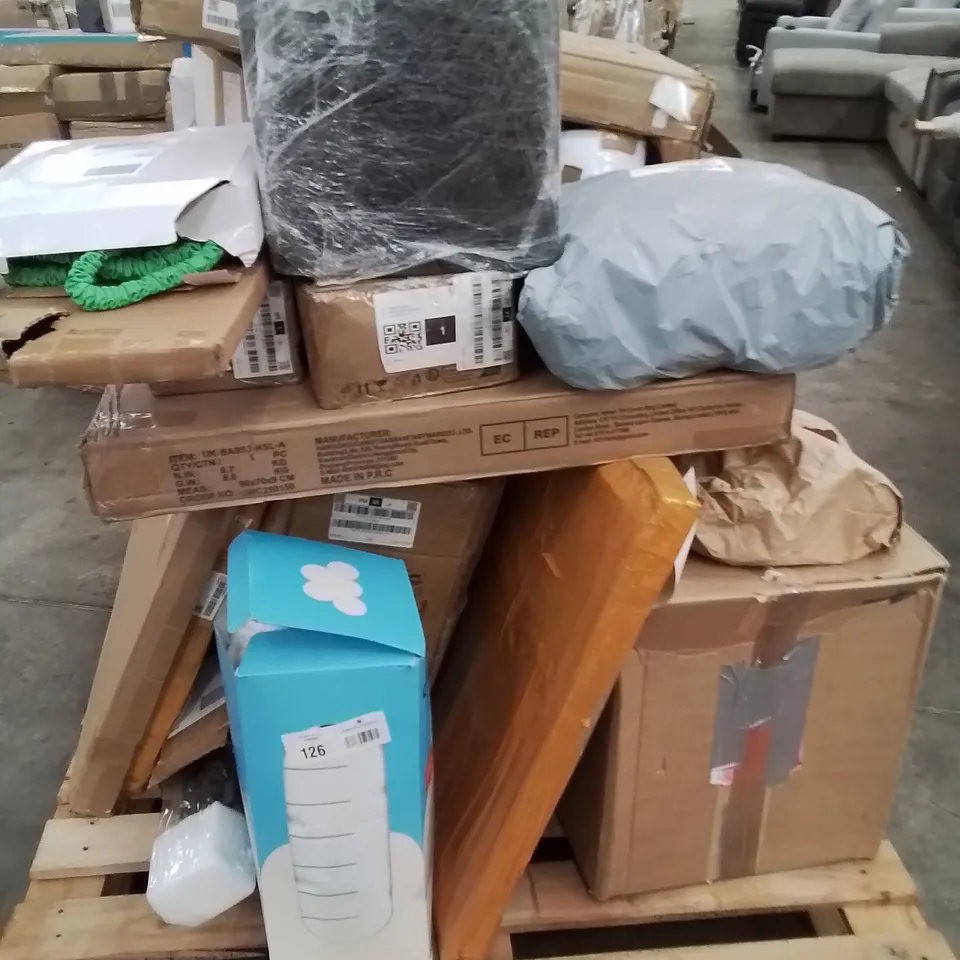 PALLET CONTAINING VARIOUS ASSORTED HOUSEHOLD CUSTOMER RETURNS TO INCLUDE: MAGIC HOSES, PICNIC SET, LITHIUM-ION BATTERIES, HANDHELD VACUUM ETC.