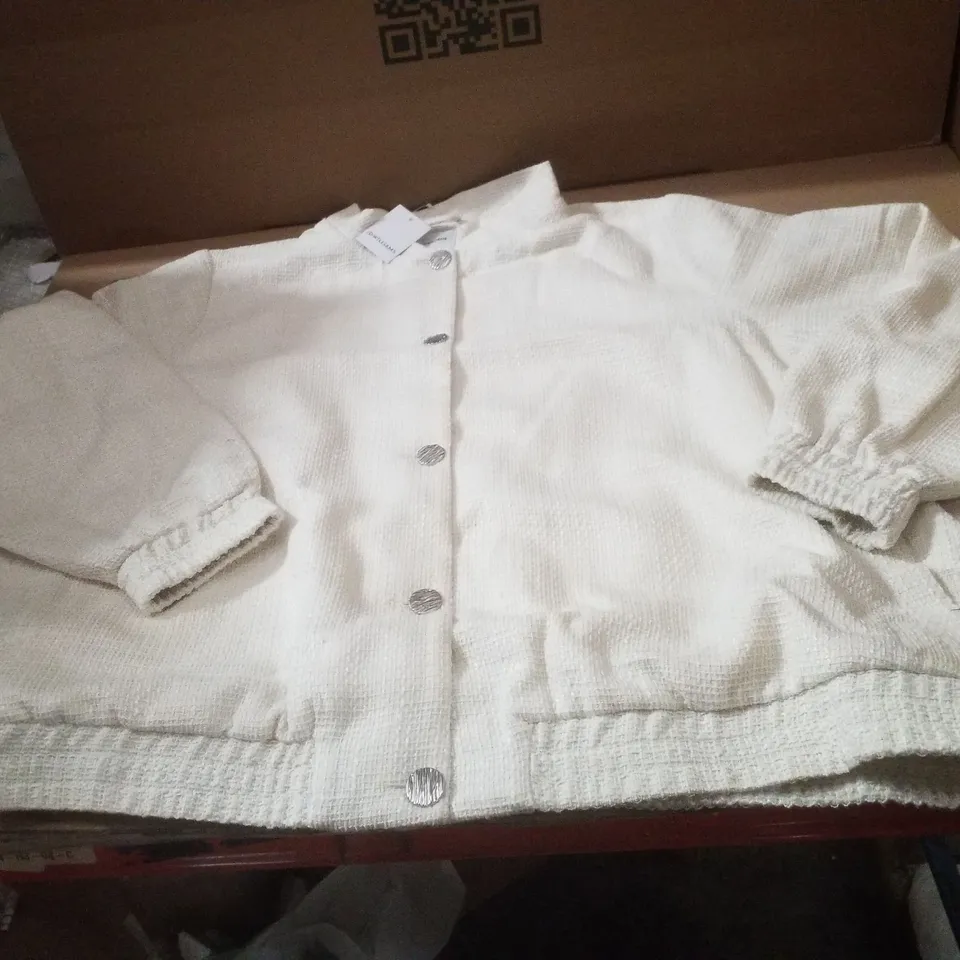 BOX CONTAINING APPROXIMATELY 6 BRAND NEW JD WILLIAMS CREAM BOUCLE BOMBERS - SIZE 6
