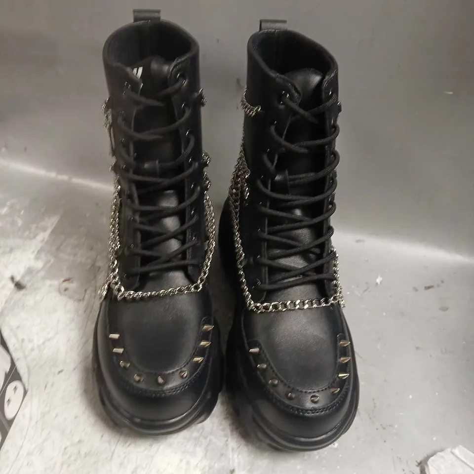 KOI BONED CATCH BLACK MYSTIC CHARM BOOTS SIZE 6