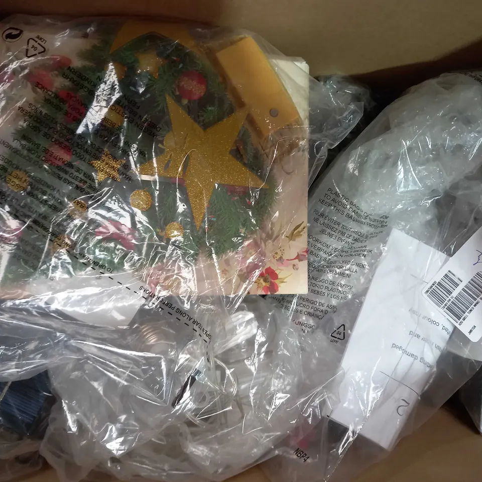 BOX OF APPROXIMATELY 5 ASSORTED HOUSEHOLD ITEMS TO INCLUDE AURAGLOW DESK LAMP, DECORATIVE "LOVE" WALL SCROLL, DESIGNER LED FAUX FLAME LIGHTS, ETC