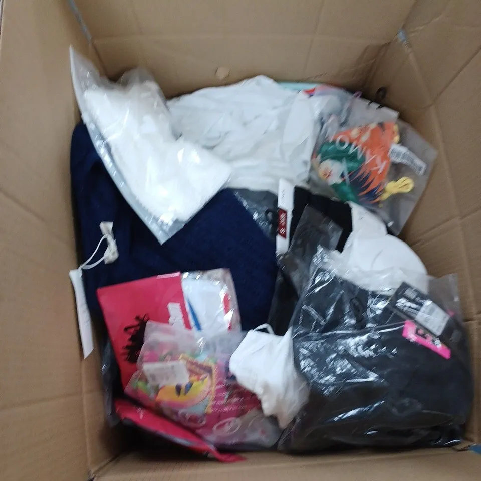 BOX OF ASSORTED CLOTHING ITEMS TO INCLUDE JUMPERS, TOPS, BIKINIS ETC 