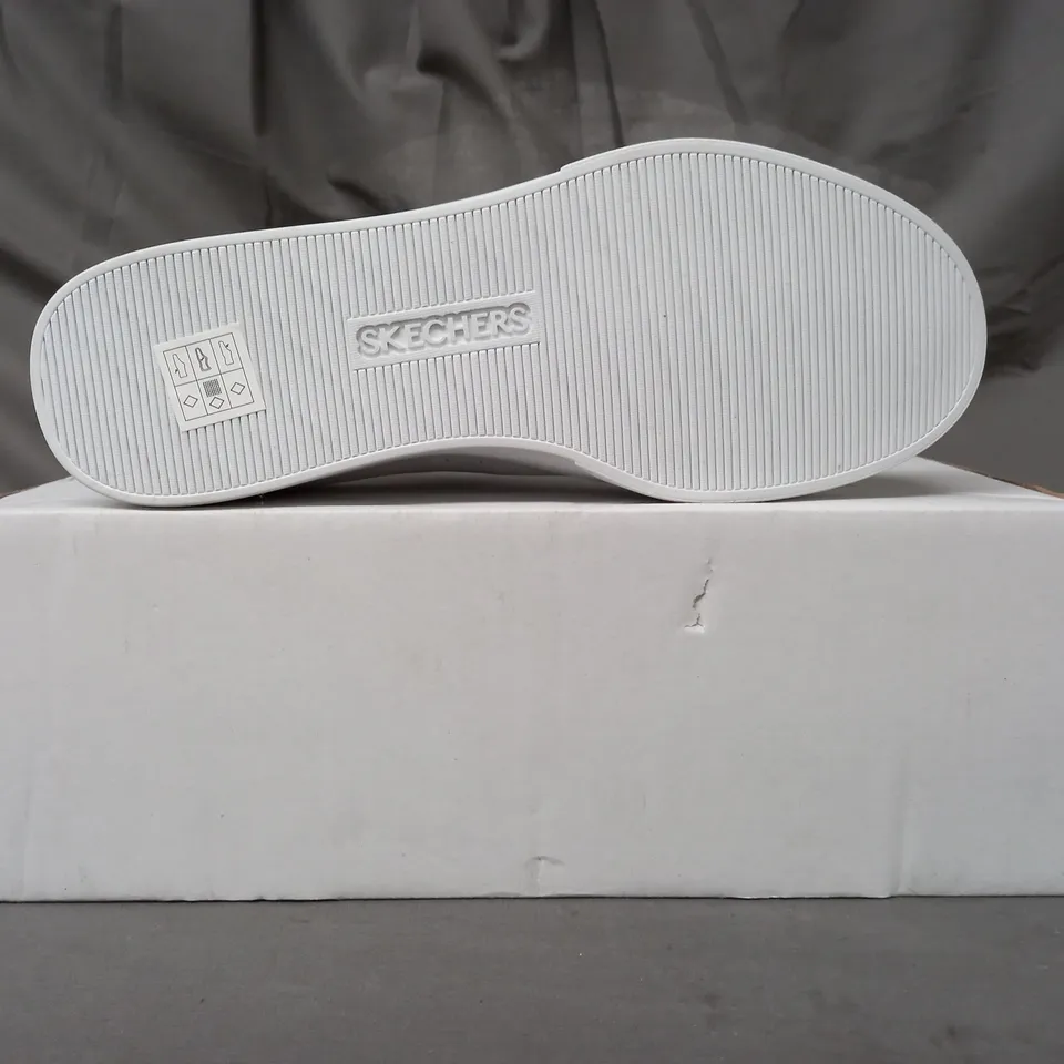 BOXED PAIR OF SKECHERS EDEN FAUX LEATHER TRAINERS IN WHITE SIZE 6.5