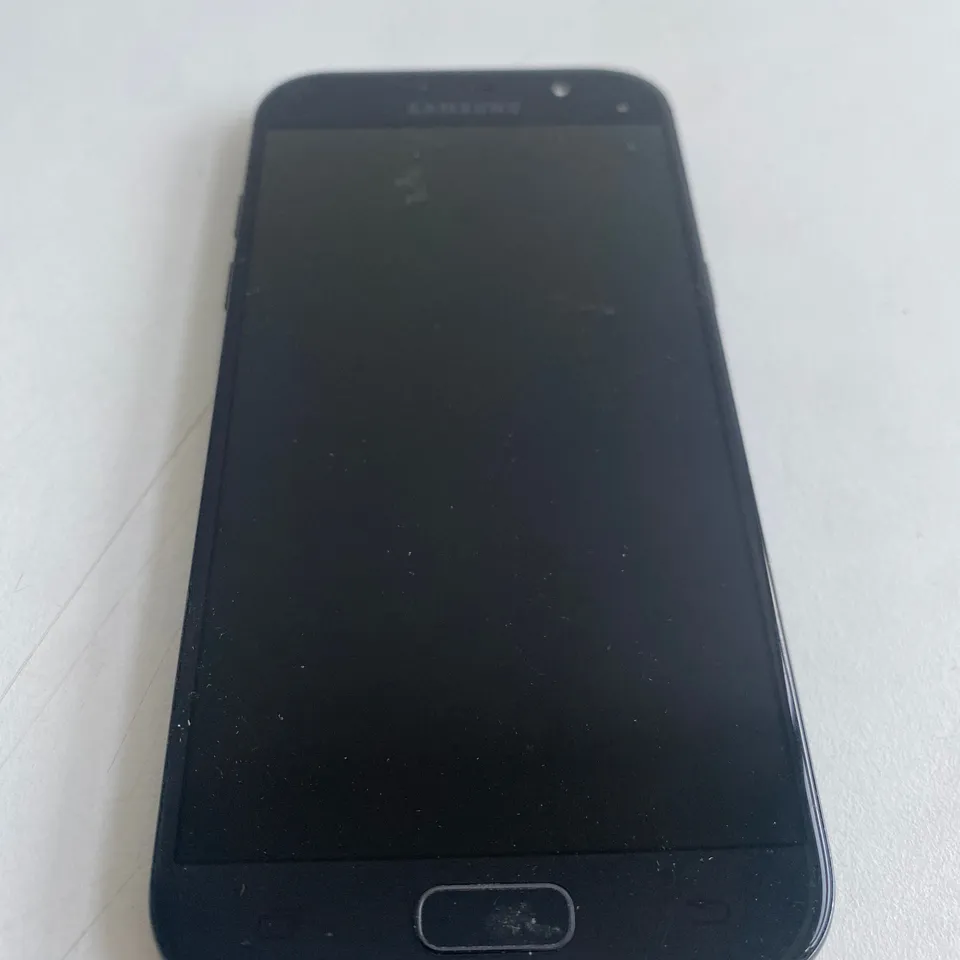 SAMSUNG BLACK MOBILE PHONE 