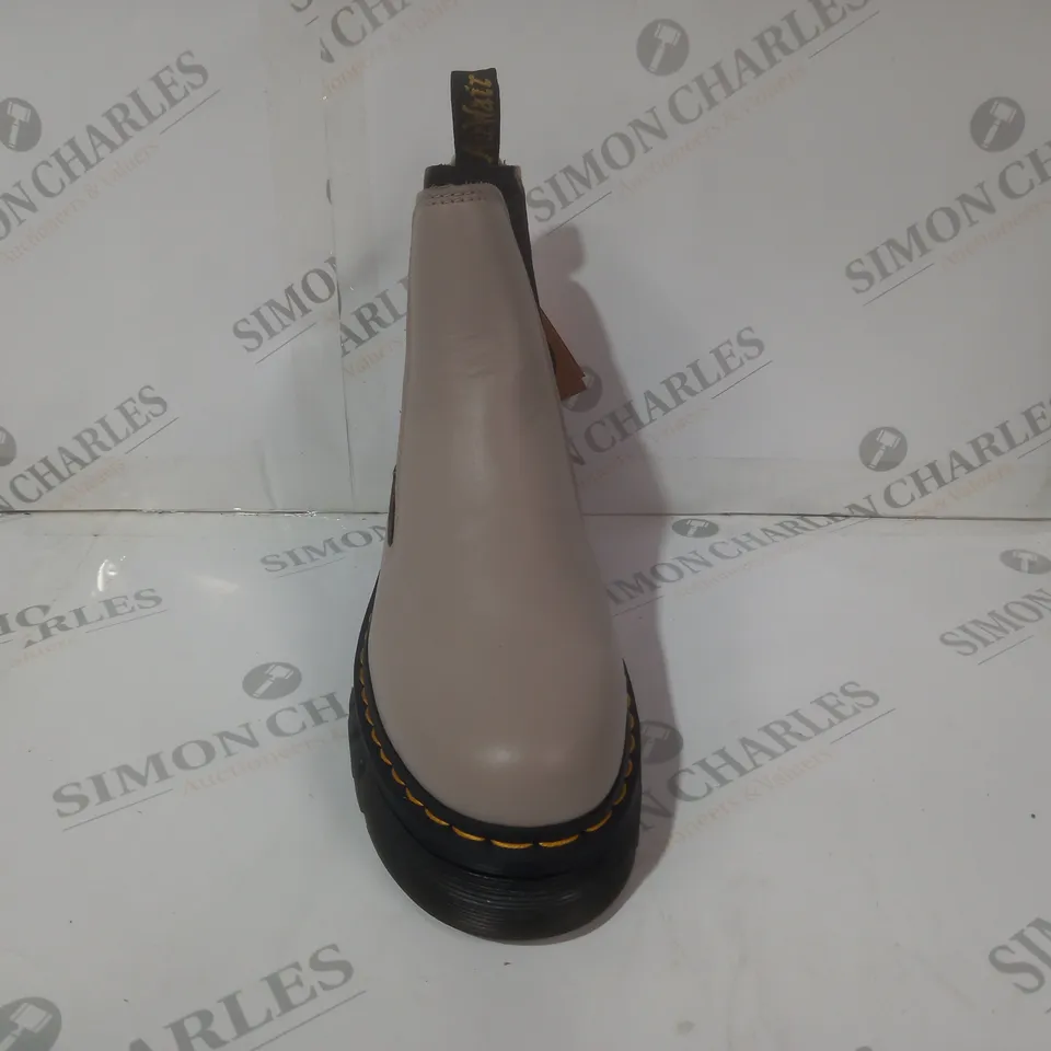 PAIR OF DR MARTENS CHUNKY ANKLE BOOTS IN NUDE COLOUR UK SIZE 6