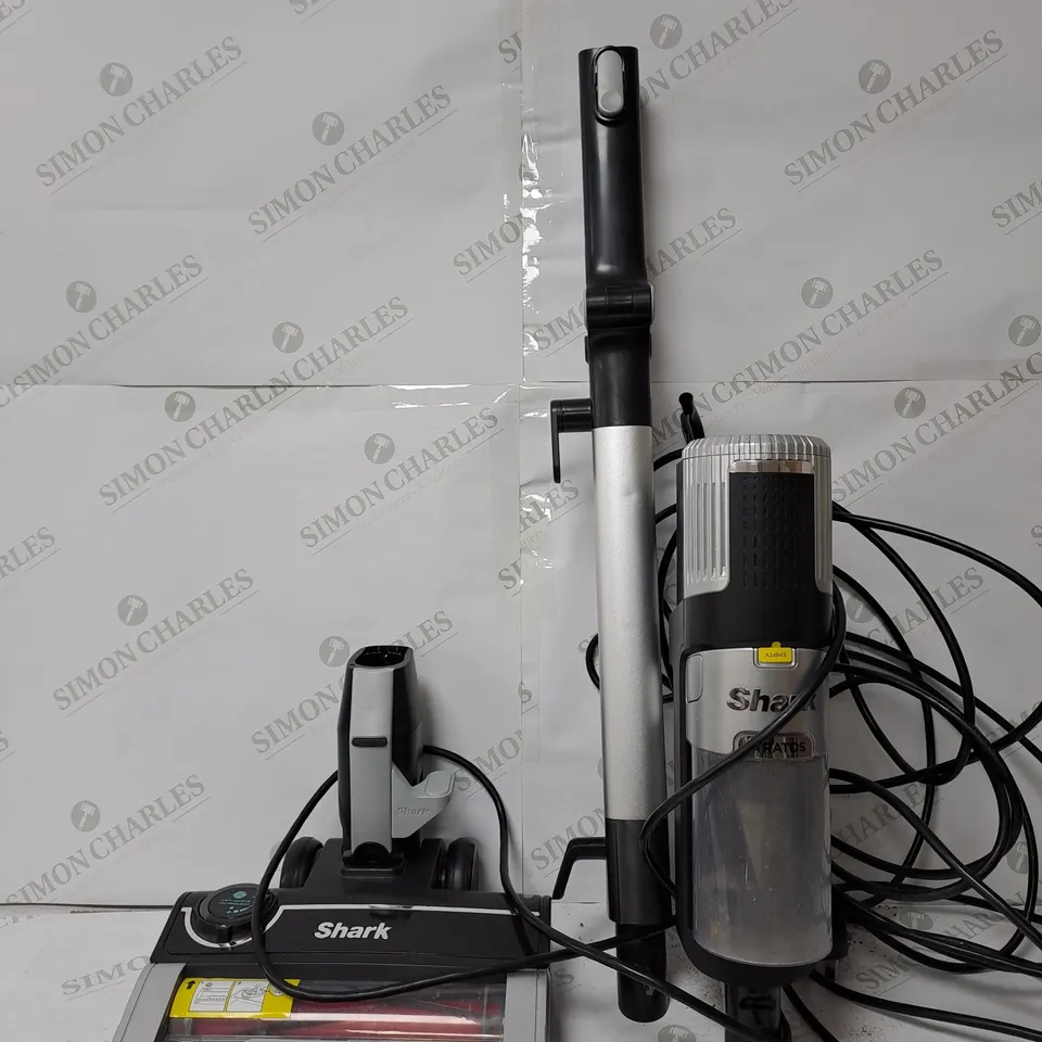 SHARK STRATOS ANTI HAIR WRAP PET PRO VACUUM CLEANER HZ3000UKT