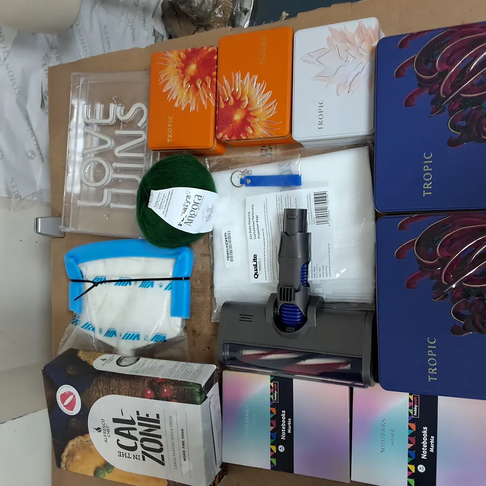 APROXIMATELY 15 ASSORTED HOUSEHOLD ITEMS TO INCLUDE NOTEBOOKS, PIZZA PRESS, AND TROPIC METAL BOXES ETC. 